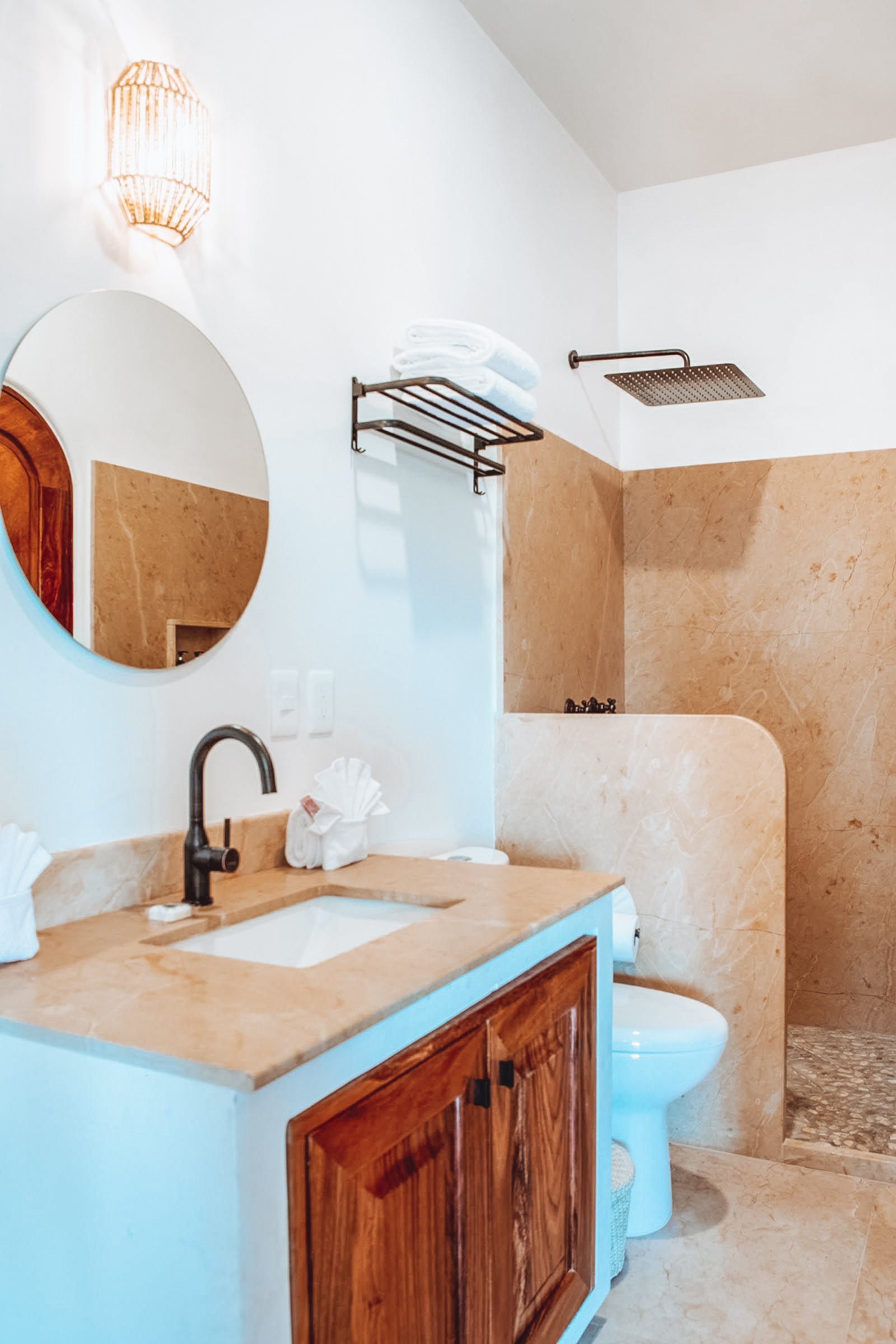 Deluxe Suite 2 Photo 9